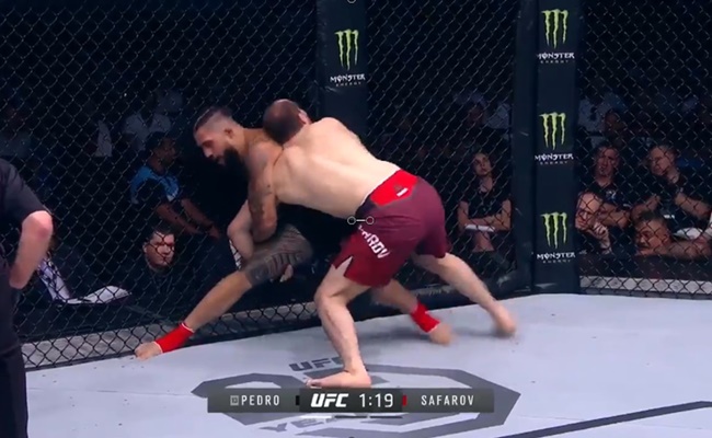 A Kimura giratória de Tyson Pedro